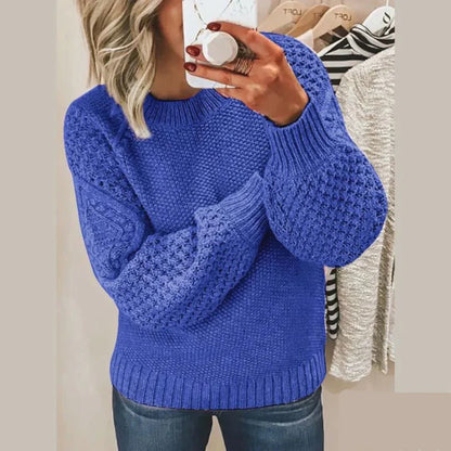 "Zachte gebreide trui voor dames, in elegante winterstijl, met comfortabele pasvorm en verfijnde textuur."