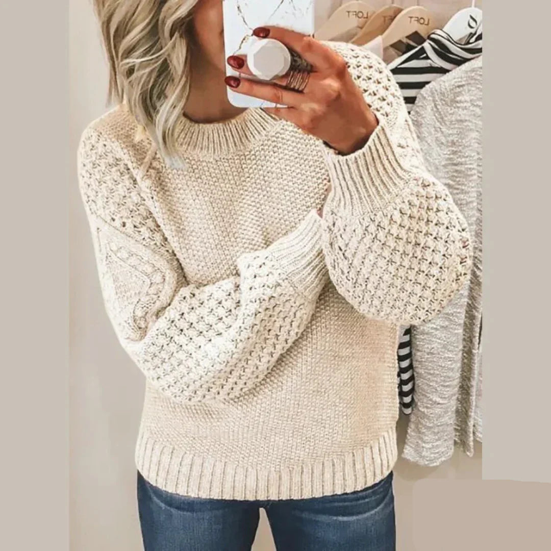 "Zachte gebreide trui voor dames, in elegante winterstijl, met comfortabele pasvorm en verfijnde textuur."