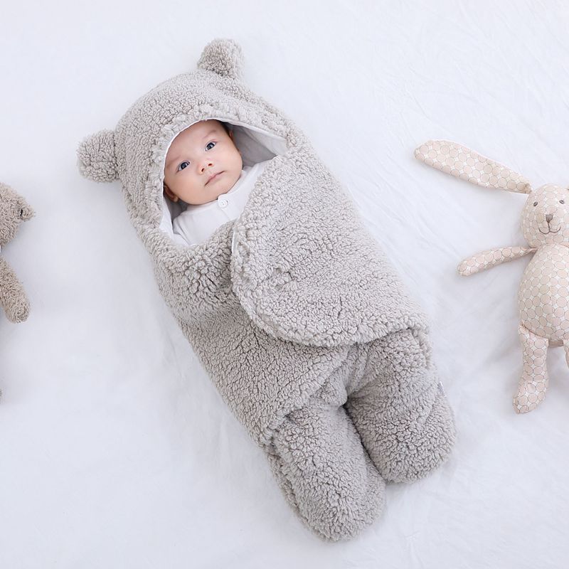 Gemakkelijke baby wikkeldoek als slaapzak voor pasgeboren, gemaakt van ademend en zacht katoen.