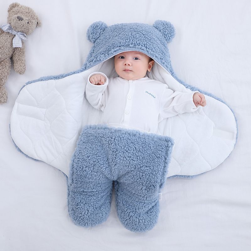 Ademende en comfortabele baby wikkeldoek van zacht katoen, biedt geborgenheid voor pasgeborenen.