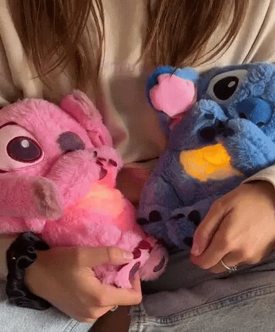 Zachte pluche knuffel met ademende buik en warm licht, perfect voor ontspanning en stressvermindering.