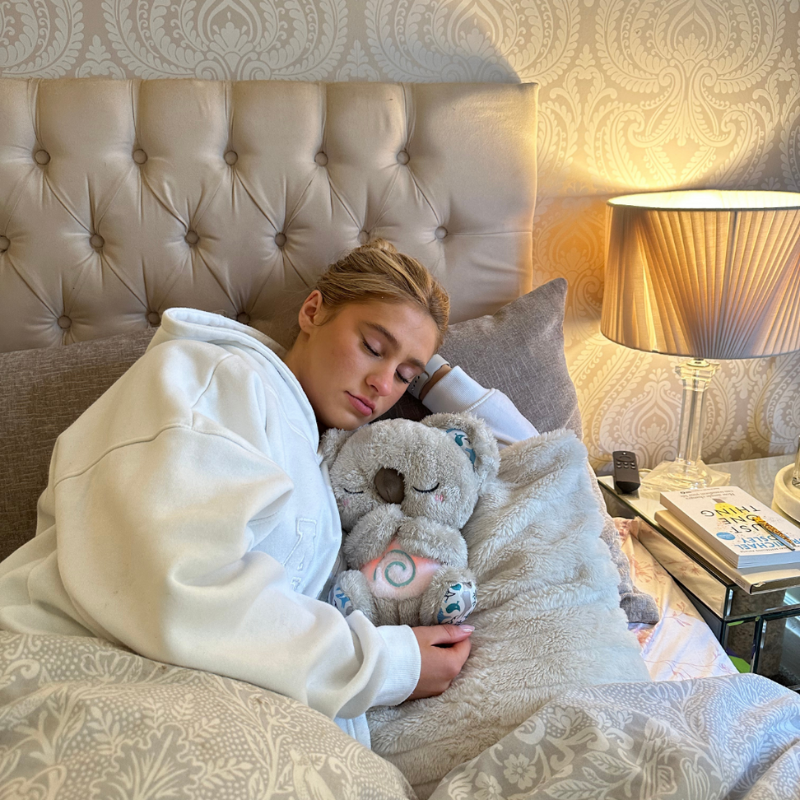 Innovatieve slaapknuffel: pluche met ademhalingssimulatie en nachtlampje voor een rustige nachtrust.