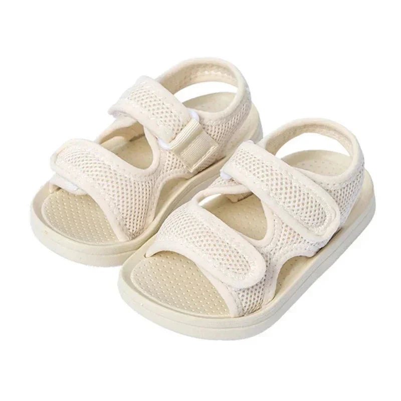 Zachte, sneldrogende kindersandalen met ademend ontwerp en moderne stijl, ideaal voor avontuurlijke zomerdagen.