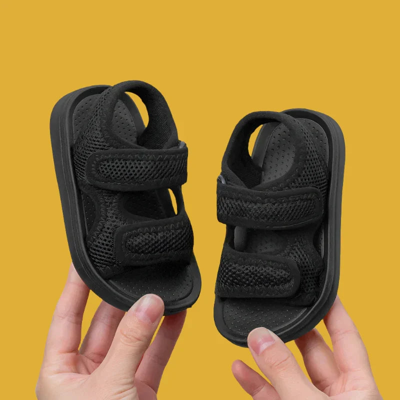 Zachte, sneldrogende kindersandalen met ademend ontwerp en moderne stijl, ideaal voor avontuurlijke zomerdagen.