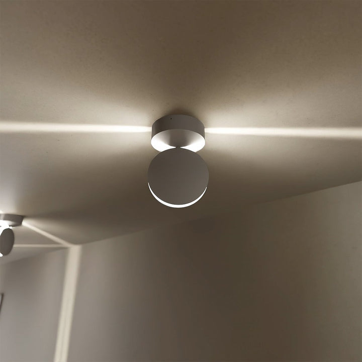 HaloGlow LED projector spotlight met afstandsbediening voor aanpasbare 360° sfeerverlichting.