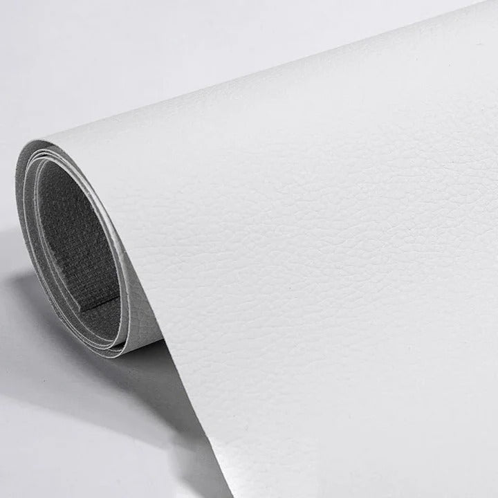 Herstel scheuren en krassen met deze sterke leder reparatietape voor auto-interieur.