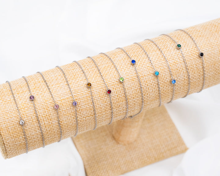 Gouden geboortesteen armband voor dames, personaliseerbaar met jouw unieke ronde edelsteen.