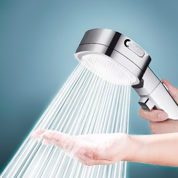 Moderne zilveren of zwarte hoge druk douchekop met waterfilter en verstelbare straalstanden.