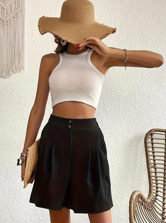 "Zomershort met plooien, hoge taille, zakken en luchtige pasvorm, ideaal voor elegante, comfortabele zomerse look."