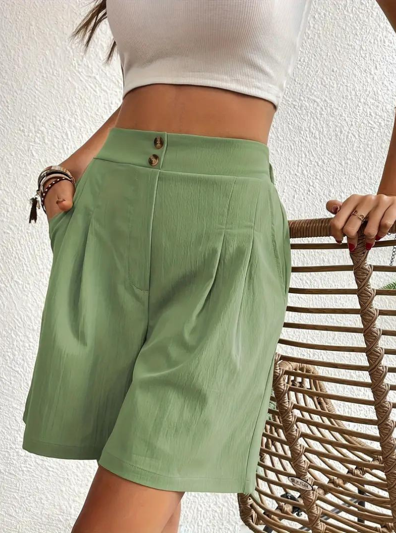 "Zomershort met plooien, hoge taille, zakken en luchtige pasvorm, ideaal voor elegante, comfortabele zomerse look."