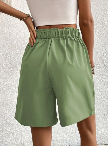 "Zomershort met plooien, hoge taille, zakken en luchtige pasvorm, ideaal voor elegante, comfortabele zomerse look."