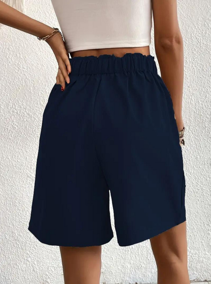 "Zomershort met plooien, hoge taille, zakken en luchtige pasvorm, ideaal voor elegante, comfortabele zomerse look."