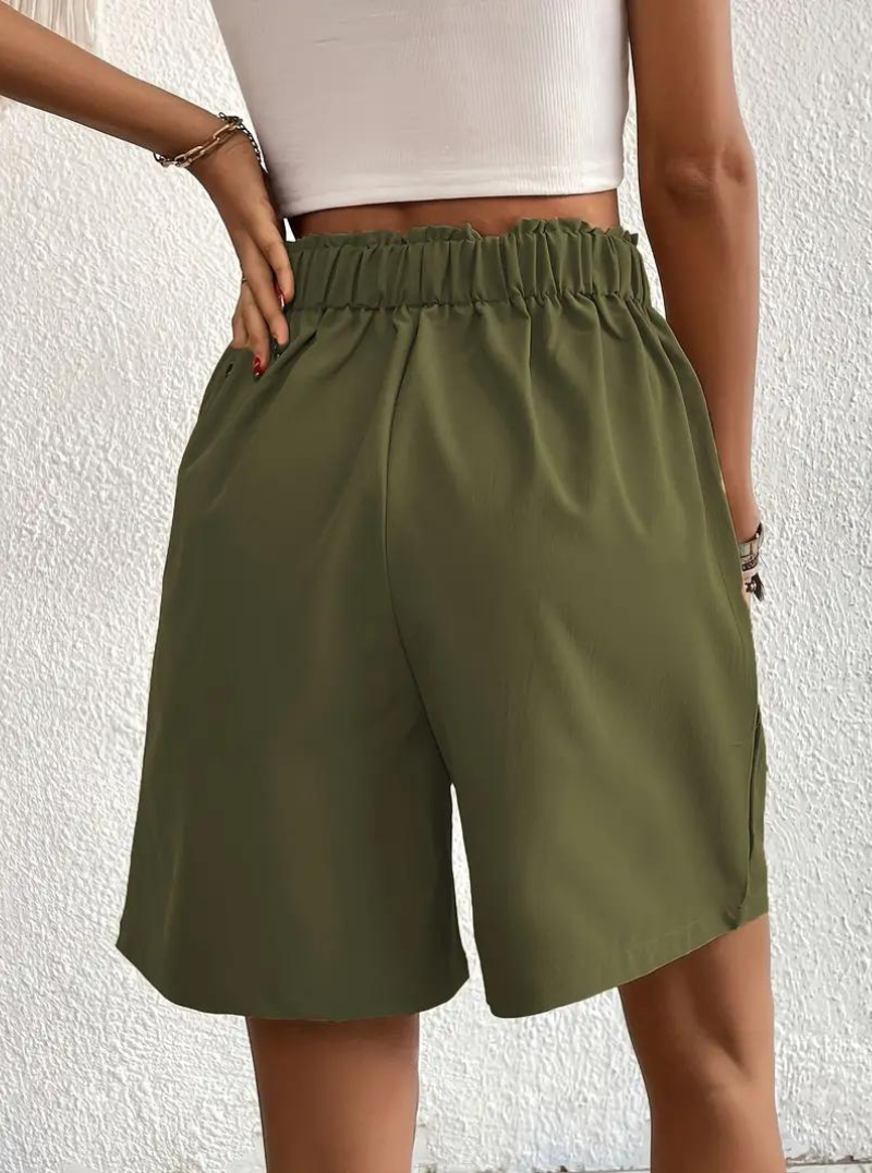 "Zomershort met plooien, hoge taille, zakken en luchtige pasvorm, ideaal voor elegante, comfortabele zomerse look."