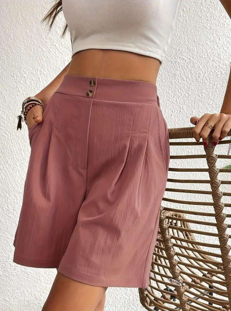 "Zomershort met plooien, hoge taille, zakken en luchtige pasvorm, ideaal voor elegante, comfortabele zomerse look."