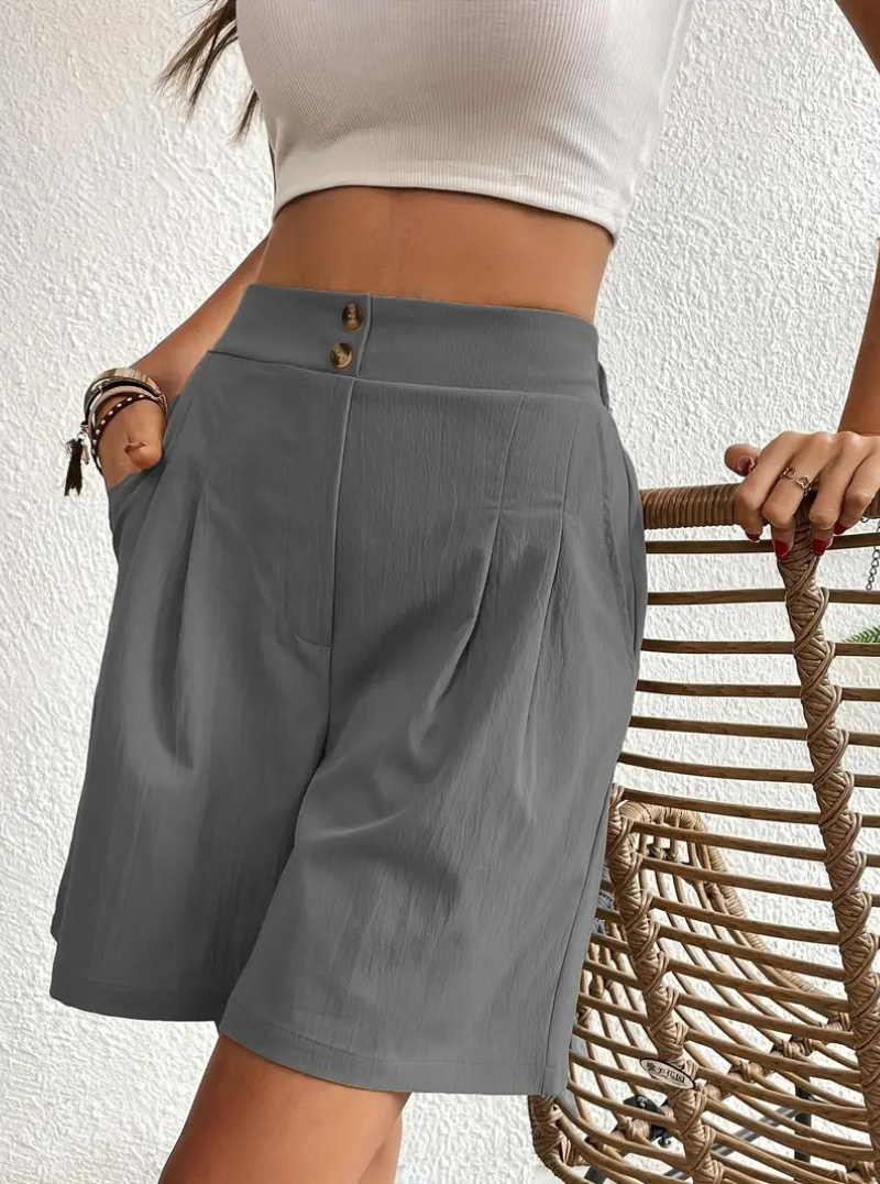 "Zomershort met plooien, hoge taille, zakken en luchtige pasvorm, ideaal voor elegante, comfortabele zomerse look."