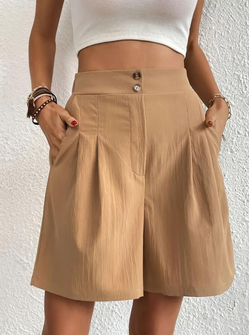 "Zomershort met plooien, hoge taille, zakken en luchtige pasvorm, ideaal voor elegante, comfortabele zomerse look."