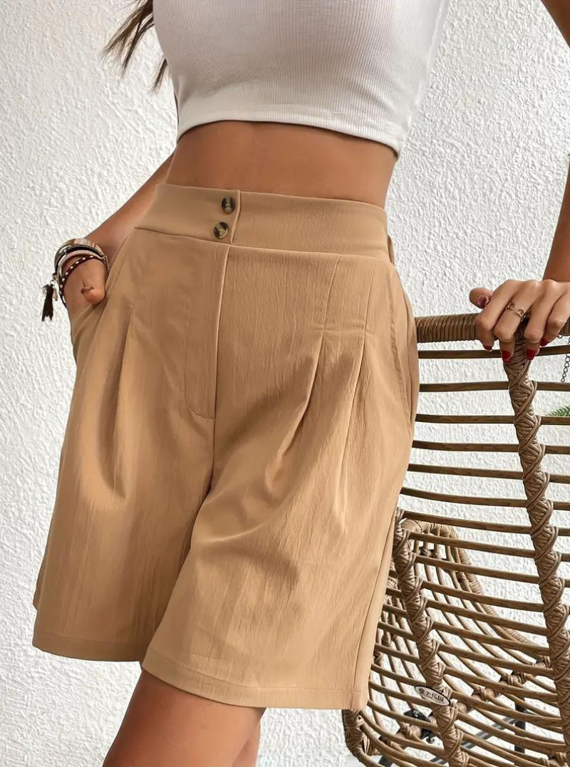 "Zomershort met plooien, hoge taille, zakken en luchtige pasvorm, ideaal voor elegante, comfortabele zomerse look."