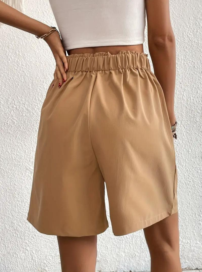 "Zomershort met plooien, hoge taille, zakken en luchtige pasvorm, ideaal voor elegante, comfortabele zomerse look."