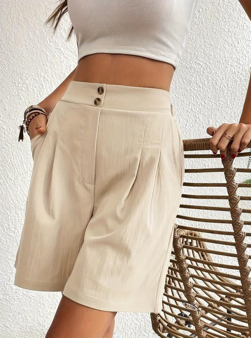 "Zomershort met plooien, hoge taille, zakken en luchtige pasvorm, ideaal voor elegante, comfortabele zomerse look."
