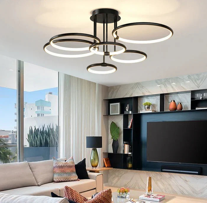 Elegante LED plafondlamp met gouden ringen, modern geometrisch design, perfecte sfeermaker.