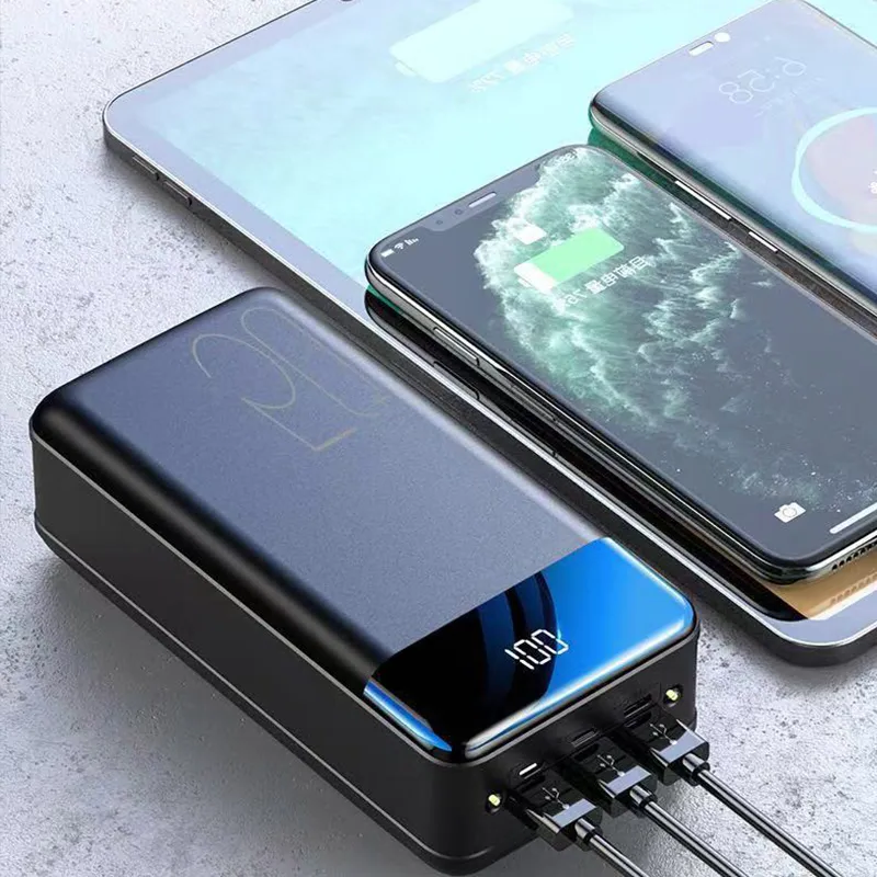 "Zwarte 100.000mAh power bank voor snel opladen van telefoons, tablets en laptops, compacte draagbare technologie."