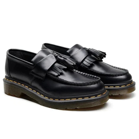 Zwarte chunky leren loafers met dikke zool en decoratieve kwastjes, ideaal voor edgy stijl en comfort voor heren.