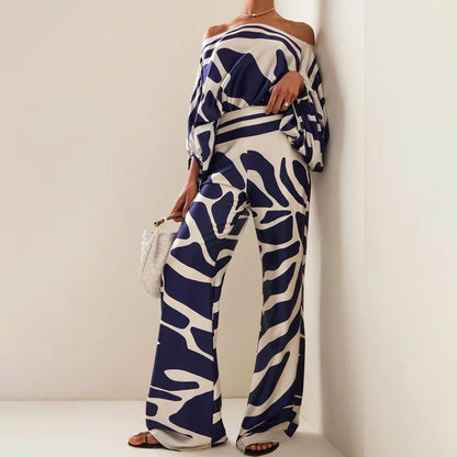 Zwarte elegante satijnen dames set, luxe uitstraling. Tweedelige set voor een verfijnd en stijlvol silhouette.