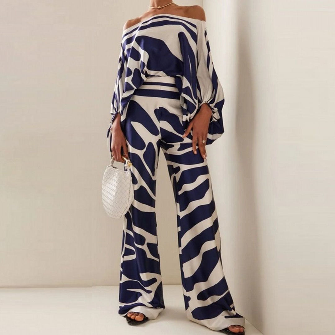 Zwarte elegante satijnen dames set, luxe uitstraling. Tweedelige set voor een verfijnd en stijlvol silhouette.