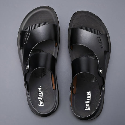 "Zwarte herensandaal voor de zomer met ergonomisch voetbed, ademend ontwerp en antislip zool voor comfort en stijl."