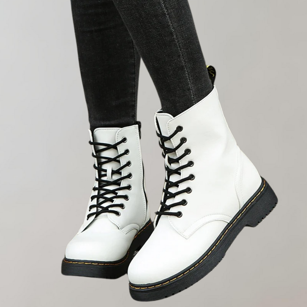 Zwarte leren dameslaars met veters, elegant design, klassiek en duurzaam, perfect voor dagelijks gebruik en speciale gelegenh