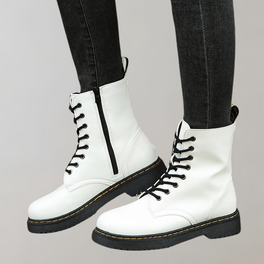 Zwarte leren dameslaars met veters, elegant design, klassiek en duurzaam, perfect voor dagelijks gebruik en speciale gelegenh