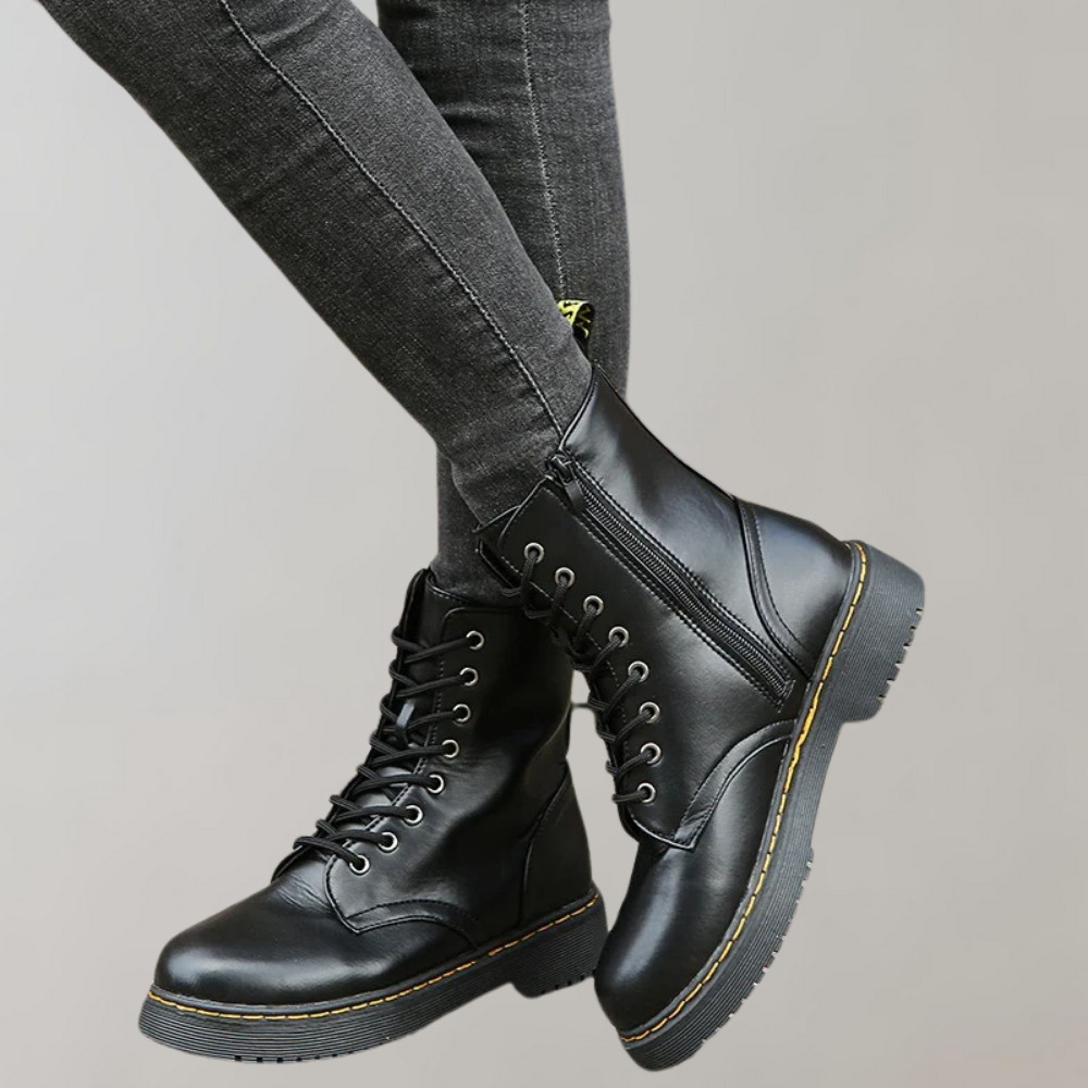 Zwarte leren dameslaars met veters, elegant design, klassiek en duurzaam, perfect voor dagelijks gebruik en speciale gelegenh