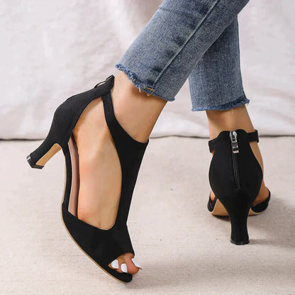 "Zwarte orthopedische hielsandalen, stijlvol ontwerp; biedt comfort en ondersteuning, ideaal voor dames met voetzorgbehoeften