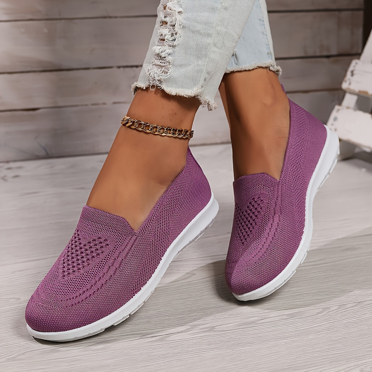 "Zwarte orthopedische instappers voor dames, stijlvol en comfortabel. Slip-on design met ademend bovenwerk en ondersteuning."