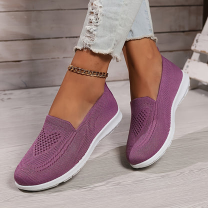 "Zwarte orthopedische instappers voor dames, stijlvol en comfortabel. Slip-on design met ademend bovenwerk en ondersteuning."
