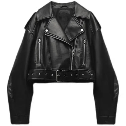 "Zwarte vintage cropped damesjas met riempje, retro flair, trendy design, gemaakt van duurzame materialen."