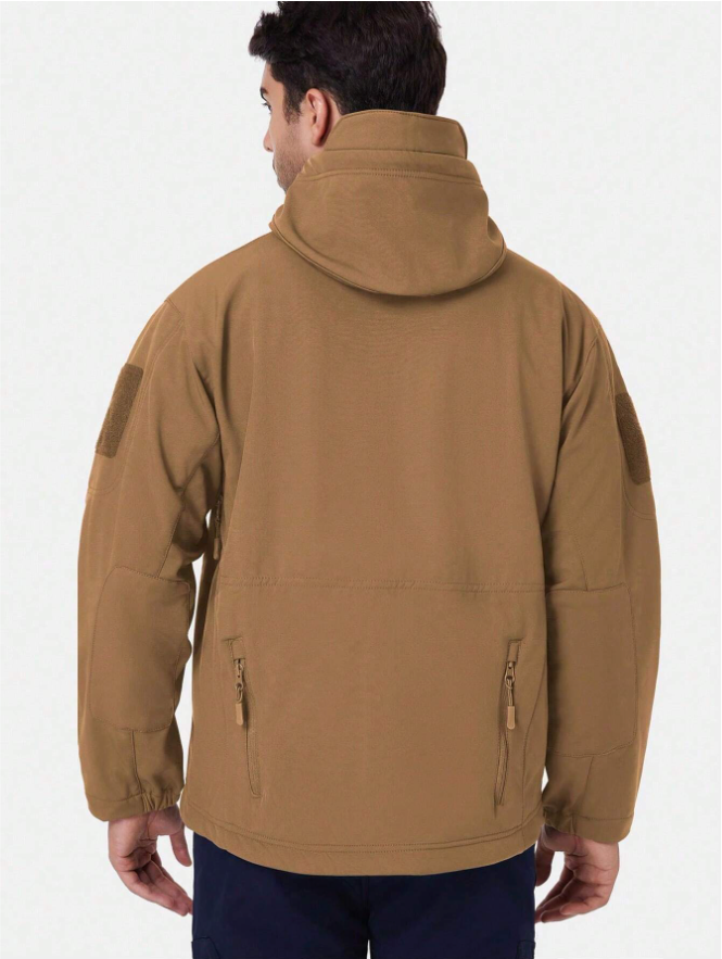 De zachte fleecevoering aan de binnenkant van de unisex waterdichte outdoor set, zorgt voor warmte.