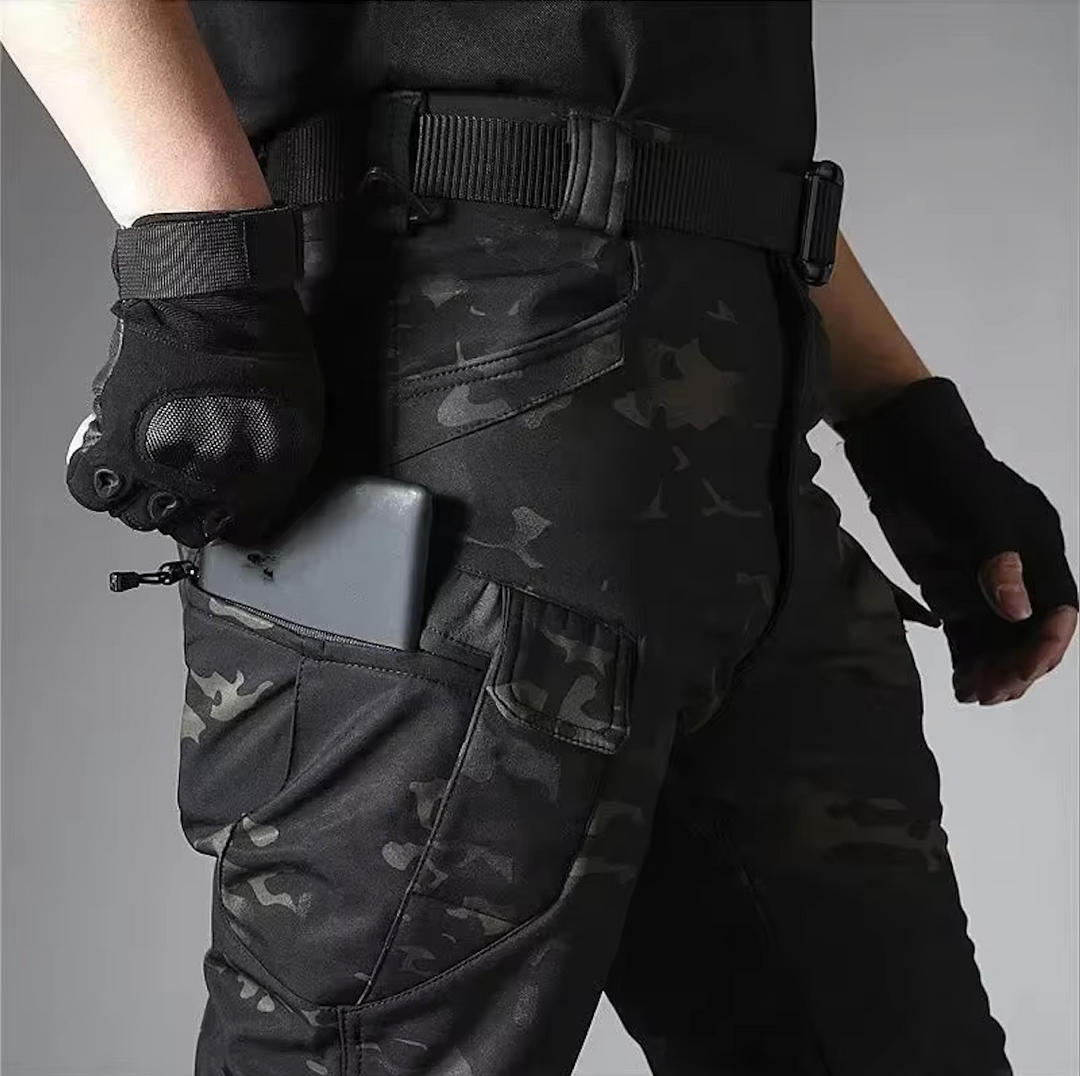 Comfortabele unisex outdoor set voor kamperen, waterdicht, winddicht en warm dankzij de fleecevoering.