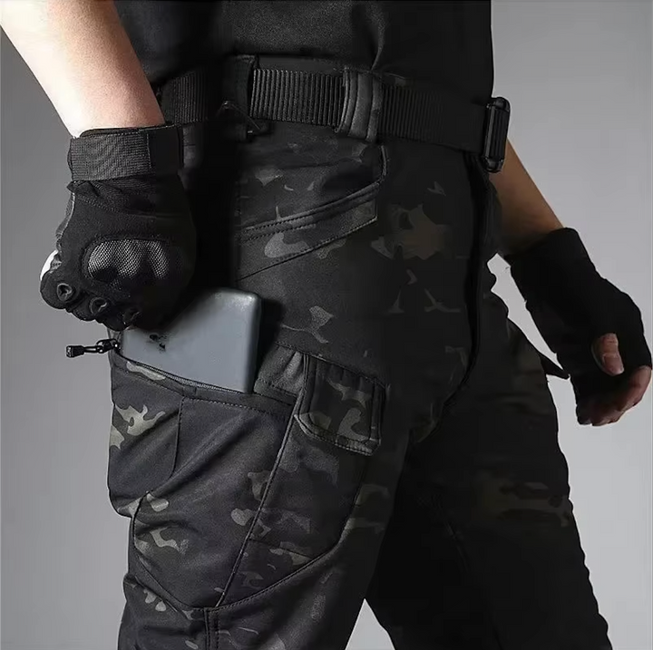 Waterdichte en ademende outdoorkledingset unisex, ideaal voor avontuurlijke tochten.