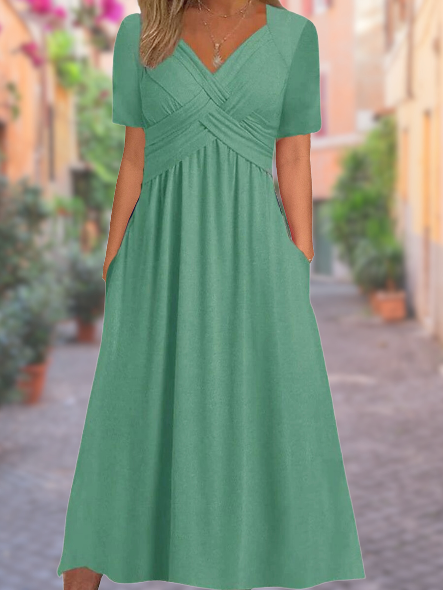 "Zwarte zomerjurk met V-hals, lichtgewicht stof, elegante details en comfortabel voor warme dagen, damesmode"